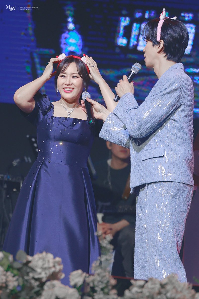 MBW_pic's tweet photo. 241215 WONDERLAND FESTIVAL 1악장
#신영숙 #신성록 #백형훈

그녀에게 머리띠를 씌우려면
온 마을이 필요하다는 이야기가 있다.
난 이 이야기를 참 좋아한다. https://t.co/d1uuh0DSIm