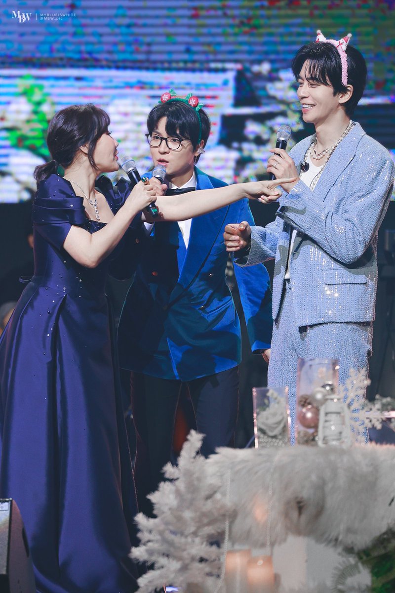 MBW_pic's tweet photo. 241215 WONDERLAND FESTIVAL 1악장
#신영숙 #신성록 #백형훈

그녀에게 머리띠를 씌우려면
온 마을이 필요하다는 이야기가 있다.
난 이 이야기를 참 좋아한다. https://t.co/d1uuh0DSIm