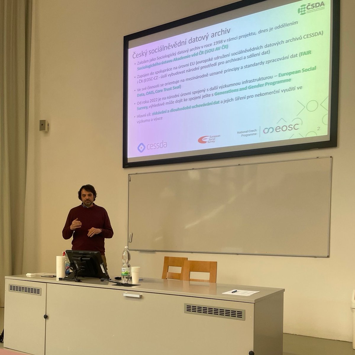 Minulý týden jsme si vyjeli do Ústí nad Labem, kde jsme navštívíli Univerzitu J.E. Purkyně s naším programem o výzkumných datech v prostředí Otevřené vědy. Moc děkujeme za pozvání a ostatním připomínáme, že můžeme vyjet i na vaši univerzitu.