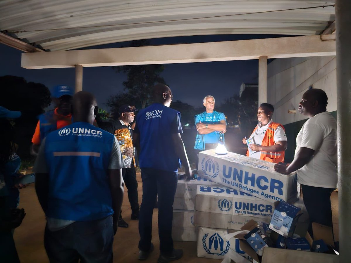 📢 UNHCR has reached over 1,000 individuals with emergency assistance in the aftermath of #CycloneChido &amp; provided accommodation to 949 people. 

UNHCR is managing the accommodation site in Pemba, providing temporary shelters and strengthening protection for displaced families.