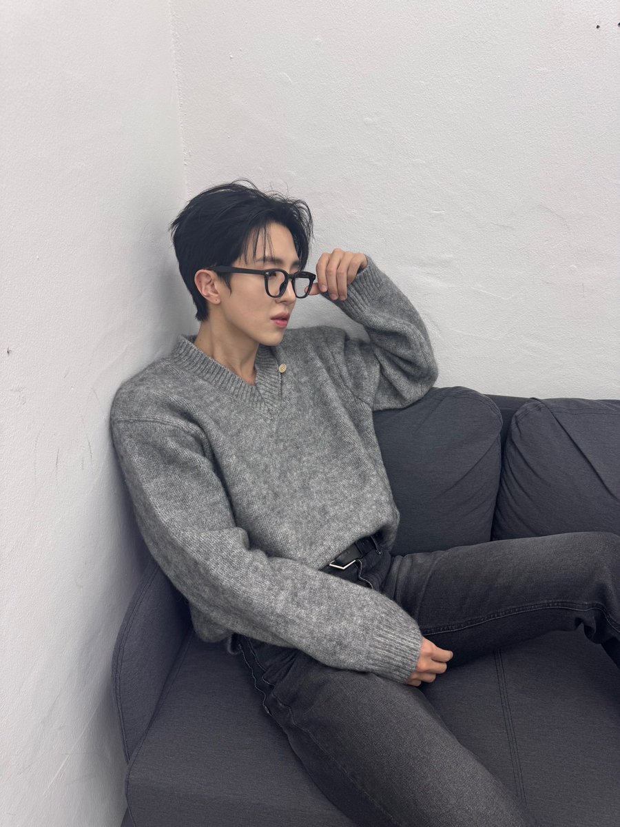 heeeeeejae94's tweet photo. 안경재 + gray = 💯 https://t.co/vdlEQkoydO