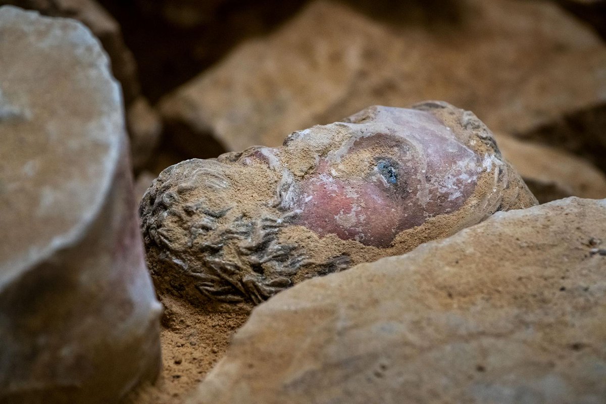 Les fragments du jubé médiéval de Notre-Dame récemment mis au jour et les nouvelles connaissances matérielles sur les fragments sculptés du musée de Cluny :

💬 Conférence au Collège de France, mardi 17 décembre à 16h.

ℹ️ inrap.fr/les-fragments-…