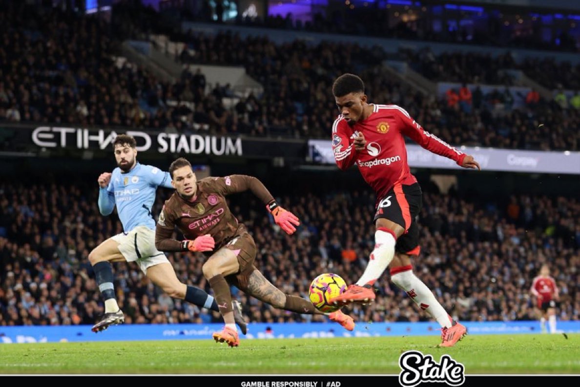 UTD4News's tweet photo. 🗣️ ديالو :

" أشعر أنني بحالة جيدة جدا، جميل جدًا الفوز على سيتي، ديربي مثل هذا، خارج الارض ضدهم الذين هم أحد أفضل الفرق في العالم، لا يمكن أن يكون لديك سوى شعور جيد، أنا سعيد جدا ." https://t.co/goDAdboFhr