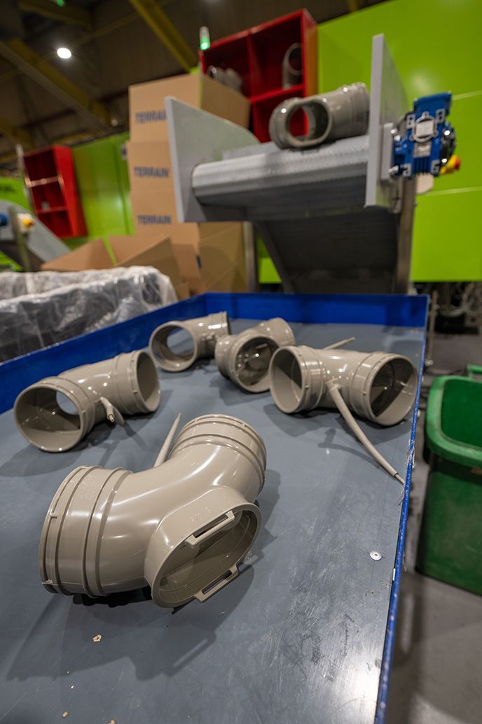 IsocoolLtd's tweet photo. In the plastics industry, effective process cooling is essential. Eurochiller UK's latest article guides you on the different cooling technologies available to help improve operational efficiency and product quality in plastics manufacturing. 
https://t.co/Ejam31DOST 

#plastics https://t.co/DpNBAGY0Cd