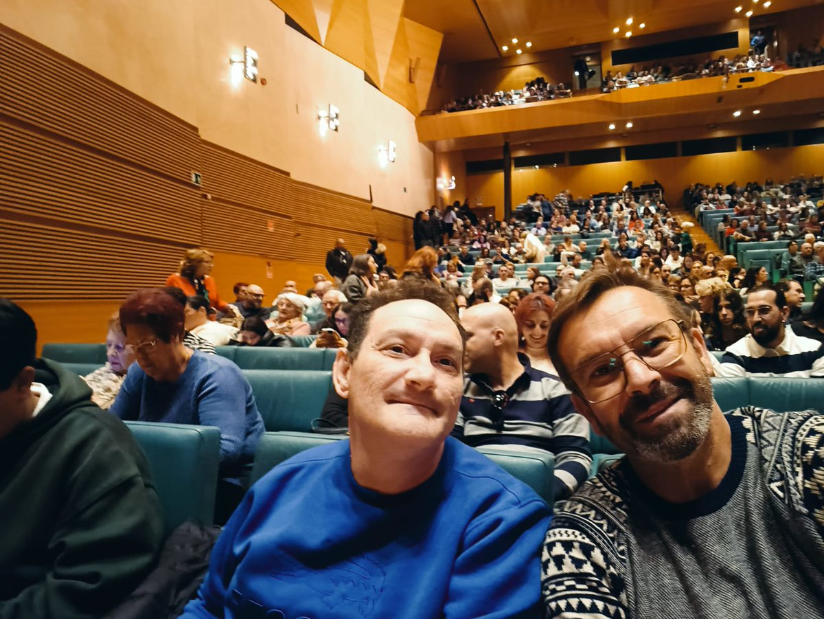 CiudadaniaUpace's tweet photo. Dos miembros de Ciudadanía Activa, estuvo ayer en el 30 aniversario de la chirigota del Selu. Que tuvo lugar en el Palacio de Congresos de Cádiz. 

@UPACESanFdo 

#discapacidad, #paralisiscerebral, #empoderamiento, #inclusion https://t.co/h6f00H9sj5