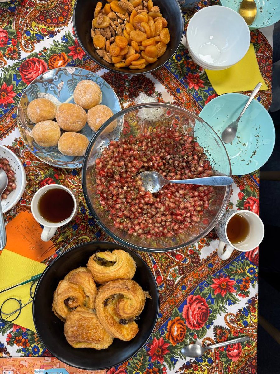 PouriaAmirshahi's tweet photo. La langue française doit être une langue d’accueil. Rencontre ce matin avec Nouvel Horizon, qui enseigne le français aux exilés Afghans et Iraniens. Une ouverture du droit au français est nécessaire. https://t.co/gSxAQyCHE7