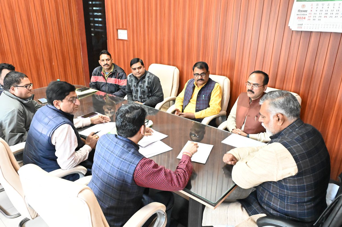 prahladspatel's tweet photo. आज भोपाल निवास पर 'भारतीय मजदूर संघ' प्रतिनिधिमंडल के श्री कुलदीप गुर्जर जी (प्रदेश महामंत्री भारतीय मजदूर संघ), श्री कमलेश पटेल, श्री सजल भार्गव, श्री अभय बाजपेई एवं अन्य पदाधिकारियों से मुलाकात कर संवाद किया।
@BJP4India 
@BJP4MP https://t.co/80PRxNvhrs