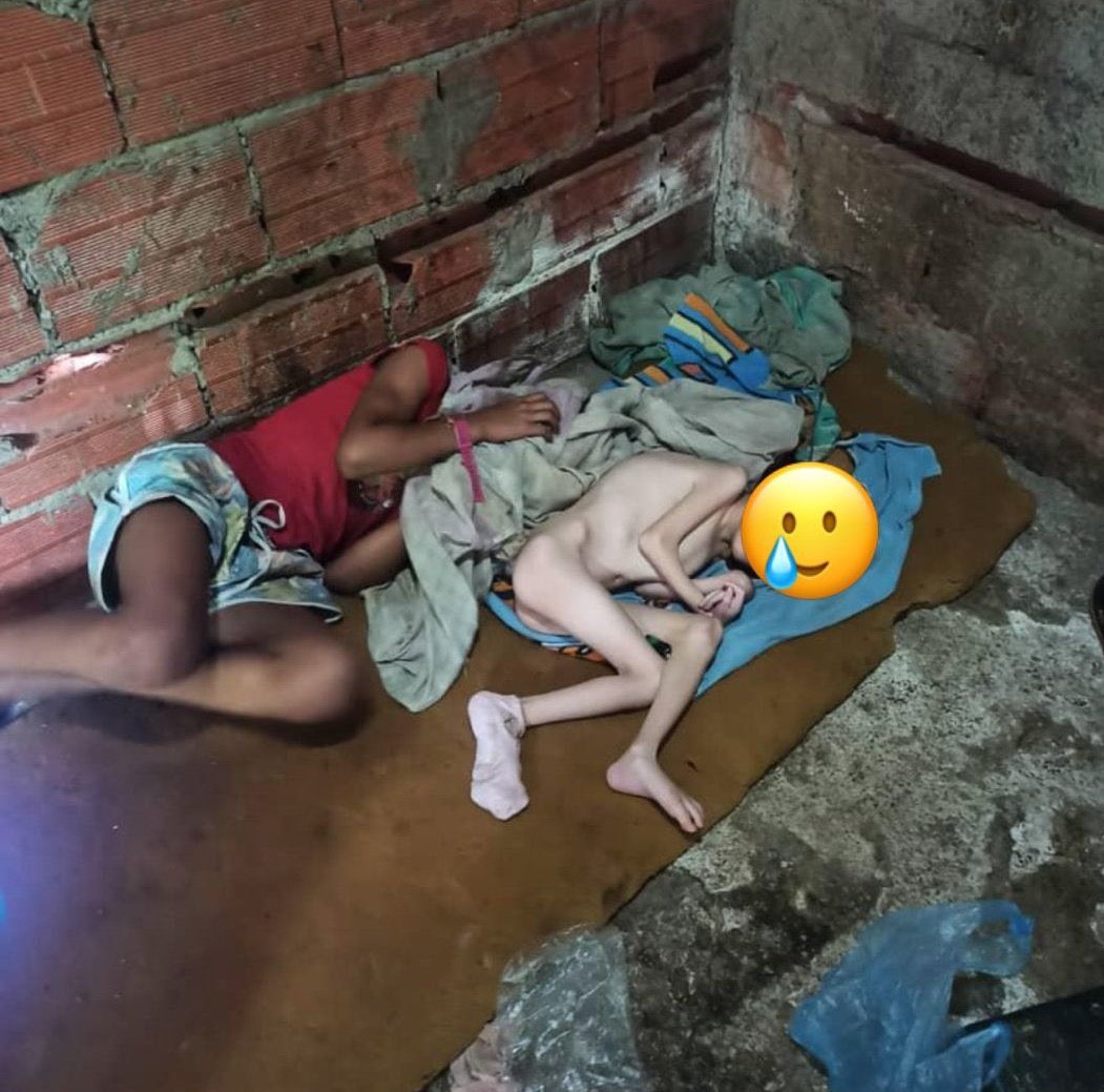 diceleo_'s tweet photo. 🚨𝐀𝐘𝐔𝐃𝐀 𝐀 𝐃𝐈𝐅𝐔𝐍𝐃𝐈𝐑!

Un llamado #URGENTE al Gobernador de Miranda Elio Serrano @MirandaGob o a quienes puedan colaborar con ambos niños, que se encuentran en abandono y en desnutrición.

Necesitan pañales, alimentos, ropa, sábanas, con lo que pueda ayudar.

Están en Cartanal Viejo, Edo. Miranda.
#16Dic #ServicioSocial #ALERTA RT🔃