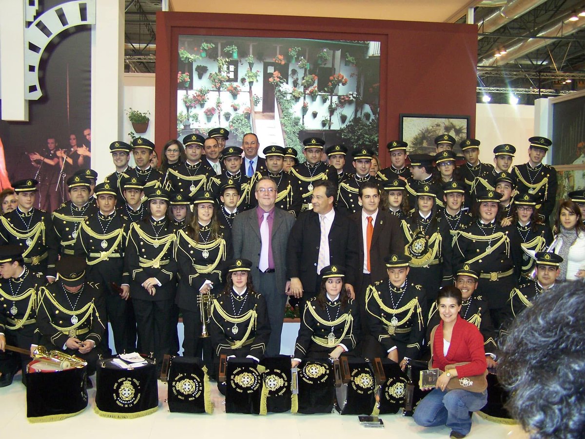 LosdelPerdon's tweet photo. 📸 #retrolosdelperdon - Allá por 2007, nuestra formación tuvo el placer de representar la Semana Santa de Pozoblanco en FITUR, en Madrid

🎼 Llevar el nombre de nuestra localidad a nuevos escenarios es un privilegio que asumimos con el corazón

#losdelperdon  #pozoblanco #cordoba https://t.co/3tmrt9lb8P