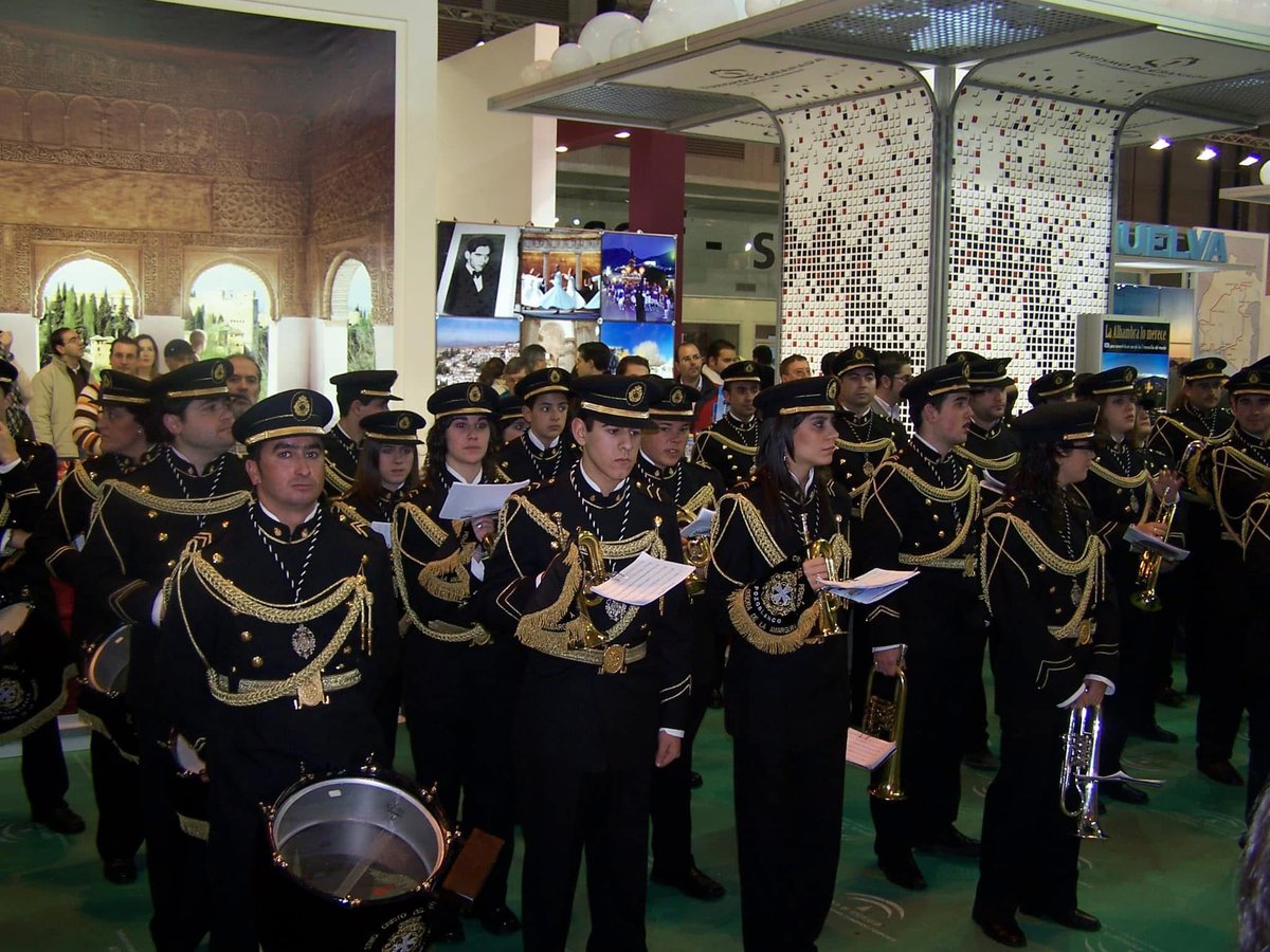 LosdelPerdon's tweet photo. 📸 #retrolosdelperdon - Allá por 2007, nuestra formación tuvo el placer de representar la Semana Santa de Pozoblanco en FITUR, en Madrid

🎼 Llevar el nombre de nuestra localidad a nuevos escenarios es un privilegio que asumimos con el corazón

#losdelperdon  #pozoblanco #cordoba https://t.co/3tmrt9lb8P
