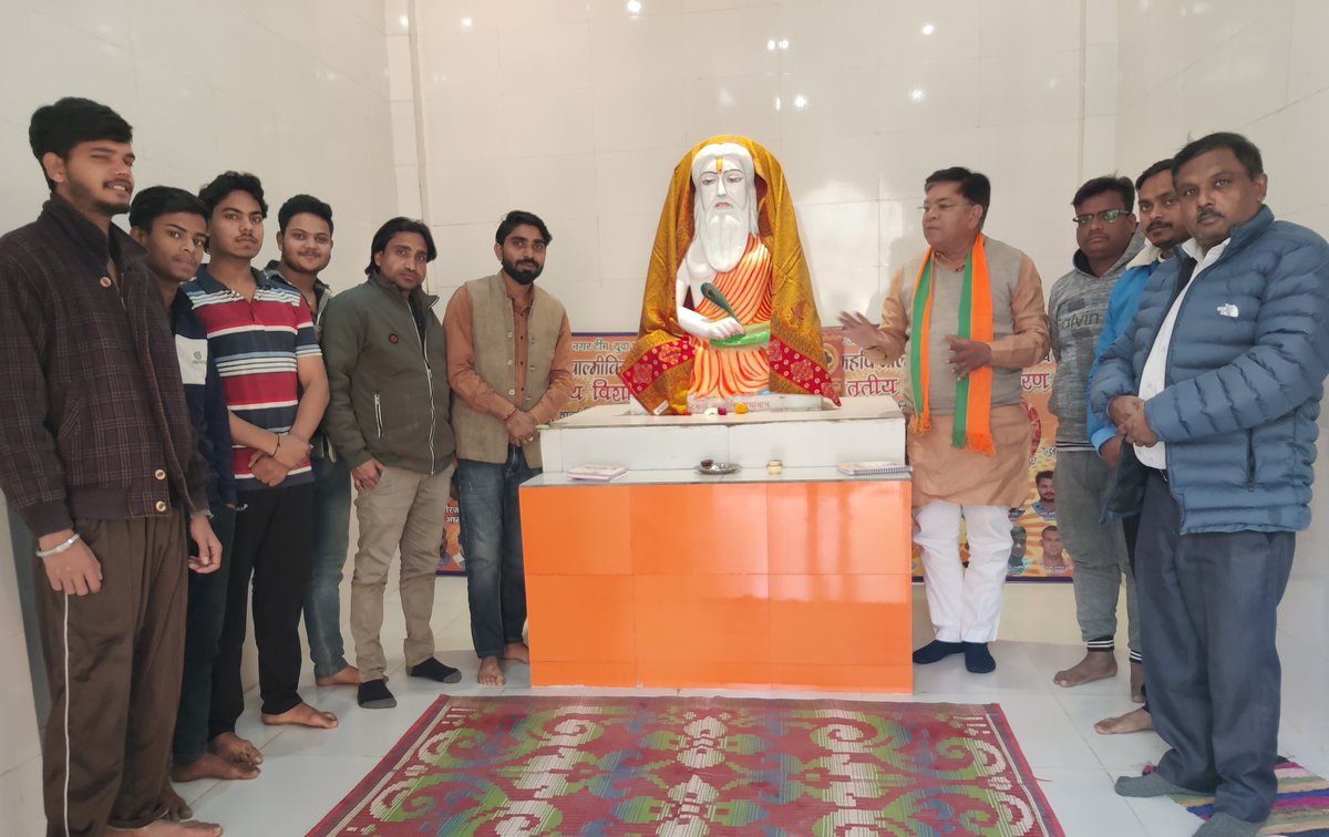SurajKero's tweet photo. #bjp4dilli प्रदेश के शाहदरा विधानसभा झिलमिल मंडल के कलस्टर13 के बूथ
अराधक नगर वाल्मीकि मंदिर में सोनिया कैंप राजीव कैंप में बैठक अवसर पर सेक्टर प्रमुख श्री सूरज वैद्य,विस्तारक श्री कृष्ण गुप्ताजी।
#BLSANTOSHJI #tarunchughbjp #LalSinghArya #bholasing #BJP4IND https://t.co/Wb4uJtsDt8