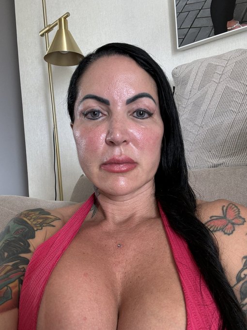 Watch Elisa Sanches's leaked NSFW photo on TwXstars