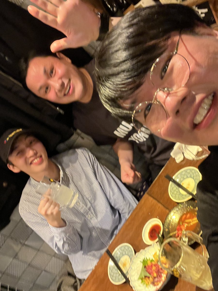 nakano_krkr's tweet photo. 飲みで撮った写真全部にこうたさんおる
呪い https://t.co/9RgLUfR5I8