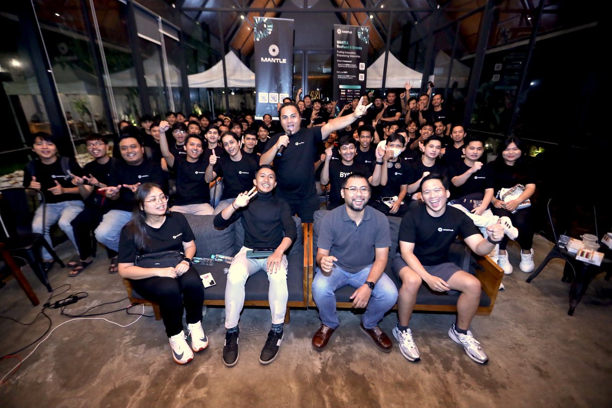 Mantle_Official's tweet photo. ⭐ Shoutout to everyone we met in Yogyakarta ☕️

Brief recap 👇
🎤 Inspiring sessions by exceptional speakers
🙋 Q&amp;A and quiz sessions with a 1,000 $MNT prize pool
.. and more!

Together, we celebrated innovation, forged quality connections and explored the DeFi landscape 🚀 https://t.co/IZSbQqy6gI