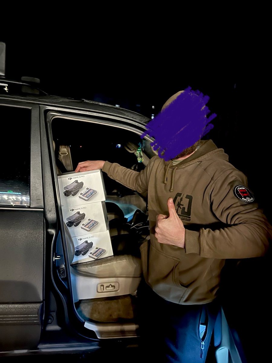 sz_twardoch's tweet photo. Szanowni, dawno nie raportowałem jak tam u nas z zakupami, a przecież zakupy ciągle trwają i od ostatniego raportu dokonaliśmy następujących:

1) Dla 38. Brygady piechoty morskiej 2 moduły gps do dronów-bomberów
2) Dla 2 Legionu Międzynarodowego - stacja zasilania Jackery
3) Dla 10. Brygady górsko-szturmowej naziemna stacja kierowania dronami i 10 nagrzewnic spalinowych do ogrzewania okopów na nullu
4) Dla Gwardii Narodowej Rubiż mavic 3 pro
5) Dla 59. Brygady 4 x mavic 3 pro i Autel EVO Max 4T i 3 baterie (prawie 40k PLN za tego autela z bateriami) na odcinek pokrowski

Jak zwykle upraszamy o dalsze wpłaty, lajki i szery i co tam jeszcze można.
