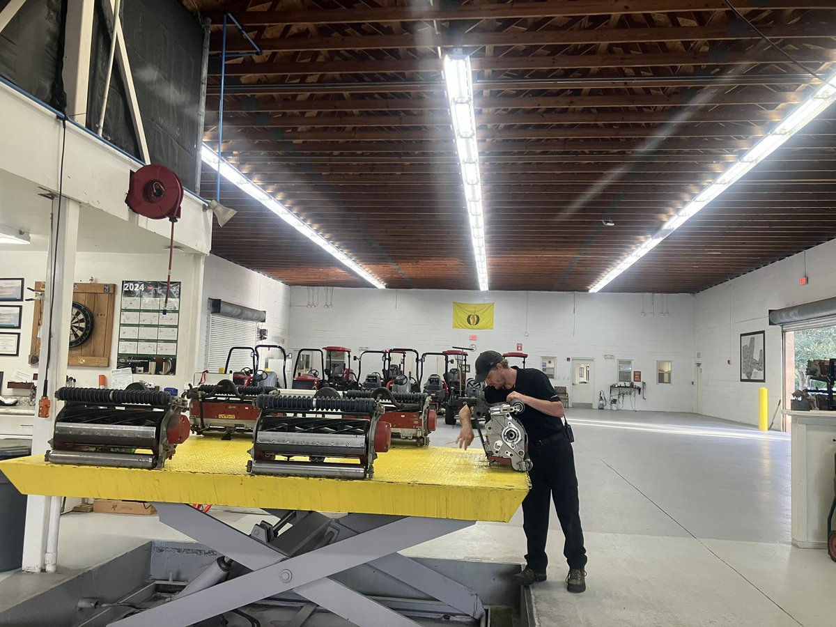 Turftech561's tweet image. Getting ready to put the @Foley_Company 
633 Accu-Pro AC
and Foley 672 Accu-Pro to work this morning.
#reelturftechs
#golfcoursemaintenance 
#gcsaa
#ctem