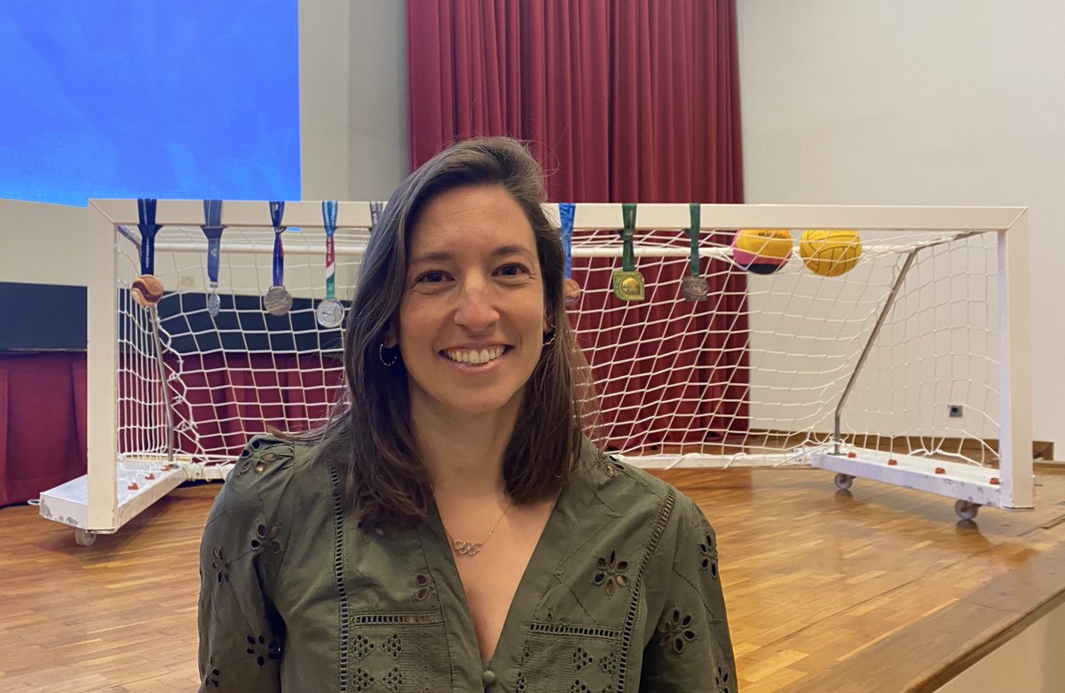 Sempre hi ha qui toca de peus a terra, qui normalitza l'èxit, qui no perd mai el cap.

Sempre hi ha qui persisteix, qui es reinventa, qui sap tornar als orígens.

Potser per això i potser per tantes altres coses ens la sentim tan nostra i ens l'estimem tant.

❤️ Laura Ester Ramos