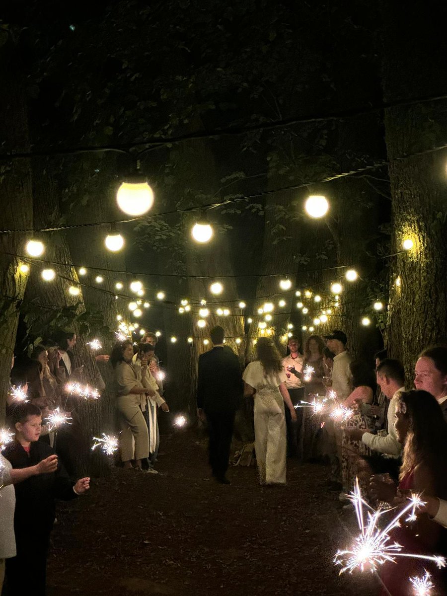 Tavām kāzām ir jābūt neaizmirstamām! 
Padures muiža – sapņu kāzu vieta ar romantiku un šarmu.  2024.gadā jau astoņi pāri svinēja savu mūža nozīmīgāko dienu Padures muižā. 
Apskaties piedāvājumu un rezervē tagad! 
paduremanor.com/neaizmirstamas…
#Kāzas2025 #Latvija #wedding