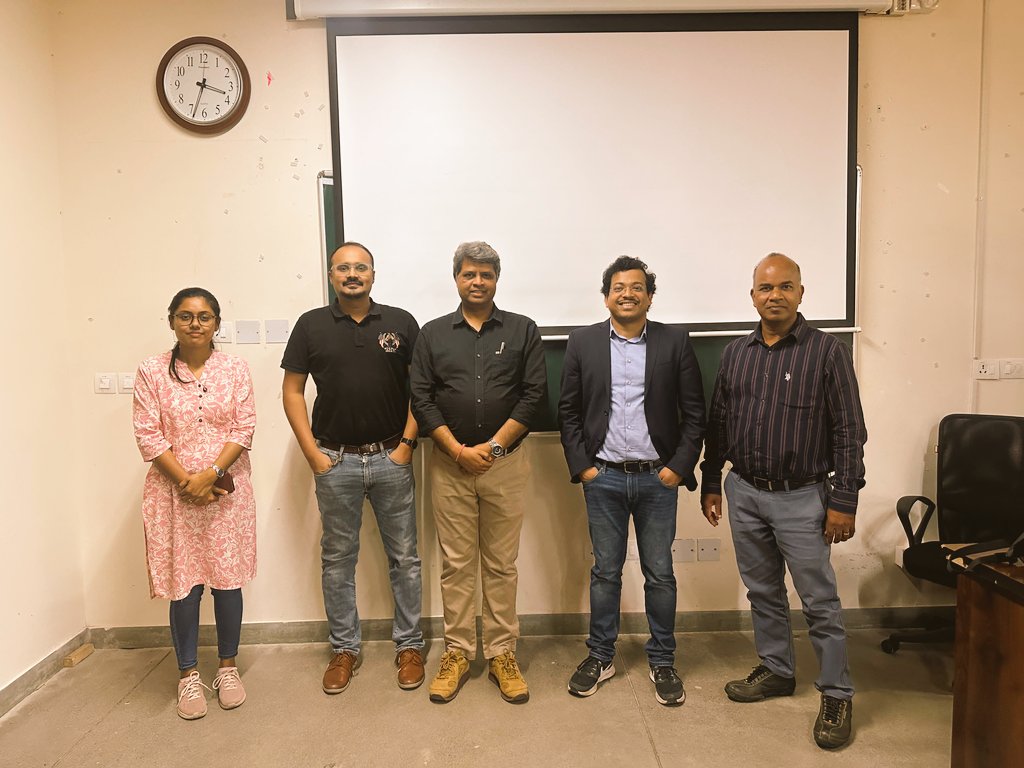 cicg_group's tweet image. Glad to host @CompCatLab (Prof. Bhaskar Mondal). His lecture on “Electronic structure and reactivity of metal nitrenoid species” was truly enlightening. #CASSCF #Electronic structure #Open shell systems #Bioinspired catalysis.@cicg_group @CHYIITH @IITHyderabad @SaurabhKS88