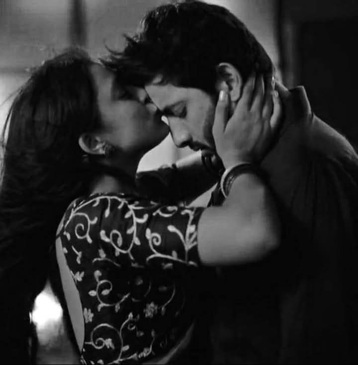 जीवन में हर एक शख़्स को एक ऐसे शख़्स की ज़रूरत होती है जो हर मायूसी...वेदना, टीस और अवसाद की स्तिथि महसूस होने पर उसे गले लगा सके और कह सके कि हां अब सब ठीक है...ठीक हो जाएगा “मैं हुँ ना”