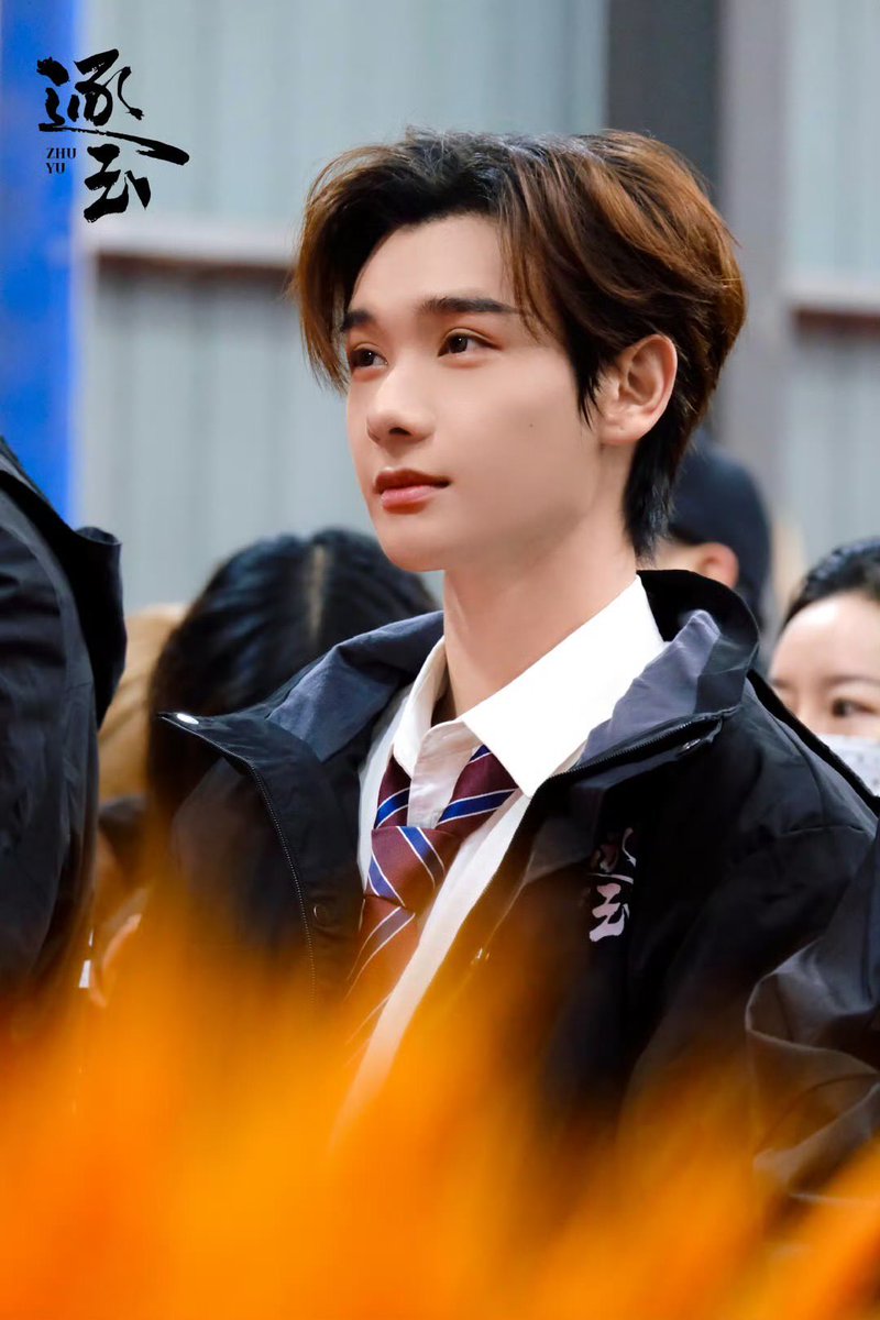 Blackcatupdate's tweet photo. ดังใหญ่แล้ว! ซีรีส์จีนเรื่องใหม่ของ “นาย กรชิต” ซีรีส์แนวย้อนยุคฟอร์มยักษ์ระดับ S+ เรื่อง “逐玉” (ZhuYu) เปิดกล้องอย่างเป็นทางการแล้ว!!

#นายท่านกรชิต #GaoQingchen #Nine #逐玉 #ChasingJade 

เมื่อวันที่ 15 ธันวาคม 2024 ที่ผ่านมา ได้มีพิธีเปิดกล้องอย่างเป็นทางการแล้ว  สำหรับซีรีส์จีนแนวย้อนยุคฟอร์มยักษ์เรื่องใหม่  “逐玉” (ZhuYu)  ของ iQIYI และ Tencent Video ผลงานระดับ S+ ดัดแปลงมาจากนวนิยายเรื่อง “Chasing Jade” นำแสดงโดย: จางหลิงเฮ่อ, เถียนซีเวย และ นักแสดงมากฝีมืออีกมากมาย ระยะเวลาถ่ายทำ 130 วัน จำนวน 40 ตอน ถ่ายทำที่ เมืองเหิงเตี้ยน มณฑลเจ้อเจียง ประเทศจีน สำหรับบทบาทของ "นาย กรชิต บุญสถิต์ภักดี" ซึ่งมีชื่อจีนว่า 高卿尘 (เกาชิงเฉิน) ศิลปินหนุ่มชาวไทยที่โด่งดังในแดนมังกร โดยในเรื่องรับบทเป็น “满地” (หม่านตี้) หนุ่ม “นาย” ได้มีผลงานใหม่ๆออกมาให้ได้ติดตามกันไม่หยุด และเป็นซีรีส์ที่มีกระแสน่าจับตามองมากที่สุดเรื่องหนึ่ง มีแววว่าต้องปังแน่นอนค่ะ ว่าแล้วก็รอติดตามกันด้วยนะคะ ทาง iQIYI และ Tencent Video 

ติดตามช่องทางออนไลน์บนแพลตฟอร์มต่าง ๆ “ของนาย-กรชิต”ได้ที่
IG :  naninenaii92
Twitter : @naninenai99
Weibo: 高卿尘Nine
Studio : @高卿尘Nine工作室