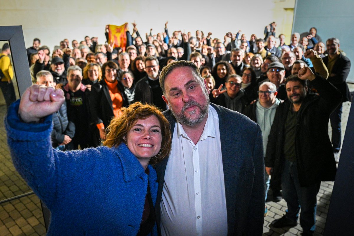 ERCBreda's tweet photo. Des de @ERCBreda, felicitem a la nova direcció d'@Esquerra_ERC, encapçalada per @junqueras i @Elisendalamany, que ha estat escollida per la militància al darrer congrés del nostre partit.
Li desitgem sorts i encerts, i ens posem a la seva disposició per treballar plegats. https://t.co/X3ayXEZLdG