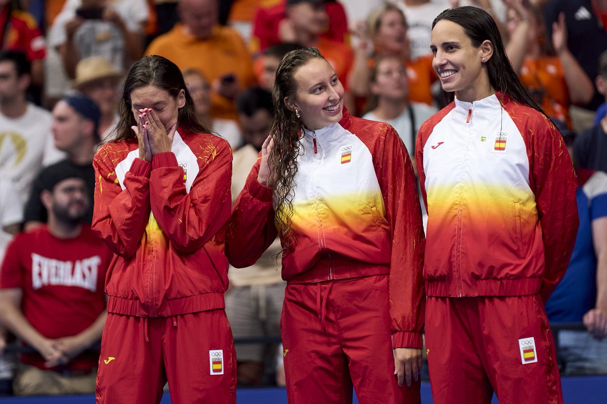 🫶 𝐆𝐑𝐀𝐂𝐈𝐀𝐒 𝐋𝐀𝐔𝐑𝐀 🫶

🤽‍♀️ <a href="/lauraesterwp/">Laura Ester Ramos OLY</a> dice adiós al waterpolo, pero el legado que deja quedará para siempre.
🥇 Incontables medallas y una actitud ejemplar. Gracias por todo lo que le has dado a nuestro deporte.

🤩 ¡Una auténtica 𝗟𝗘𝗬𝗘𝗡𝗗𝗔!

💧 <a href="/RFEN_Oficial/">RFEN</a>