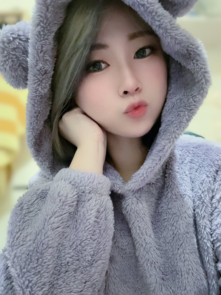 好冷的天氣🥶
真的適合窩在家裡哪都不要去
沒幾天就聖誕節、跨年還急不到
真的是太寂寞孤單了吧！！
跟我約會嗎？❤️