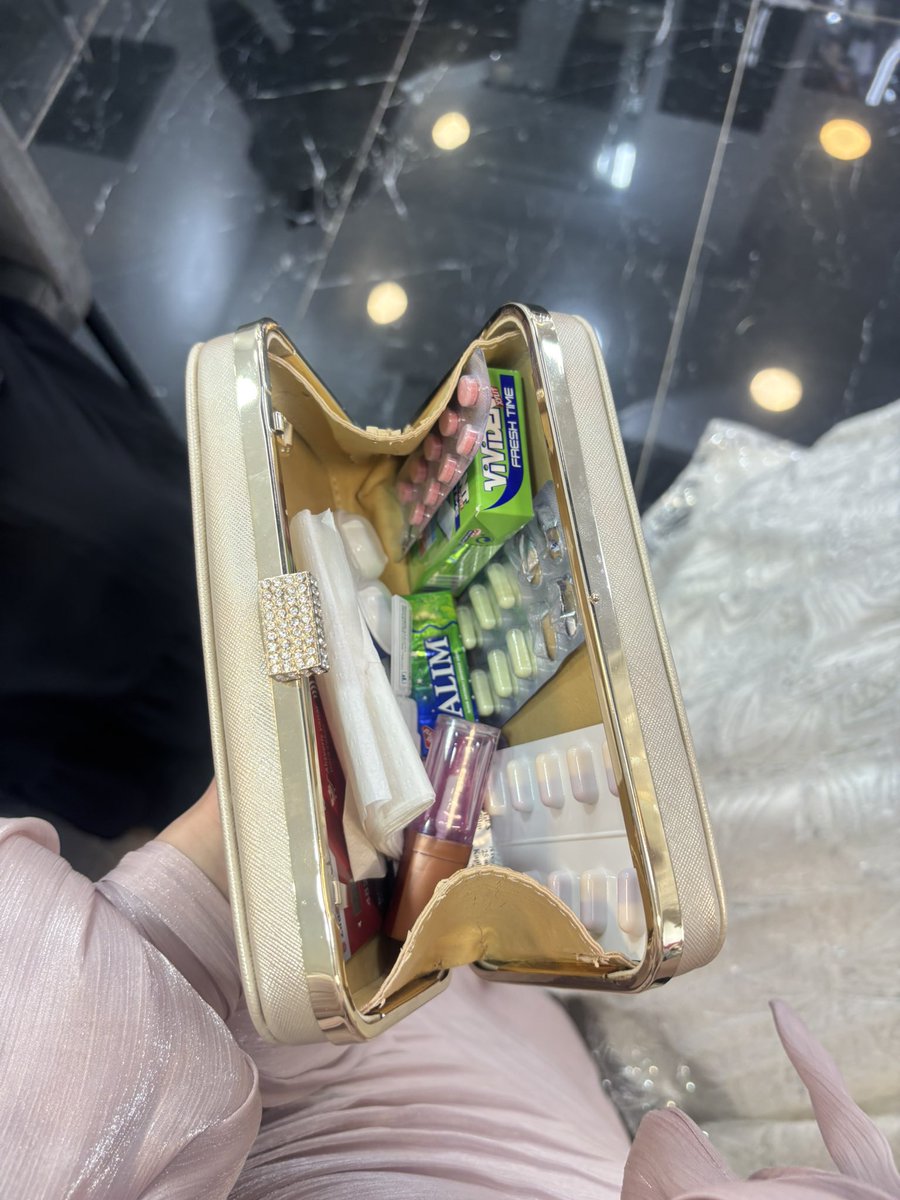 Mevatml's tweet photo. Nedime olduğum için her şeyi düşünmem gerekiyordu https://t.co/eUBsUamLpR