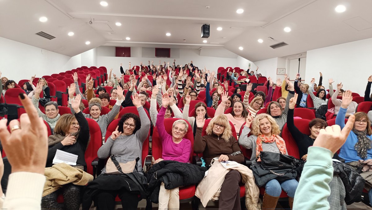 🙋🏽‍♂️🙋‍♀️ Los y las delegadas del sector de la #IndustriaCarnica y del sector de #ManipuladoDeCitricosCV ratifican por unanimidad los preacuerdos alcanzados en los diferentes convenios. 

#ConvenioDigno