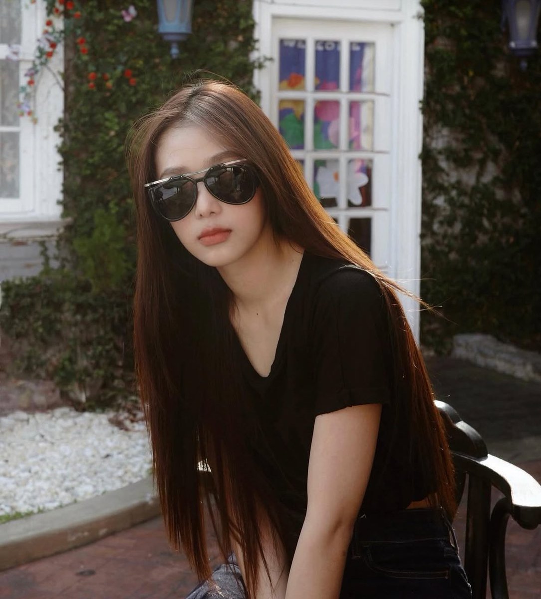 strobefomie's tweet photo. P'racha with sunglasses 😭 https://t.co/Kz7U4iCCIS
