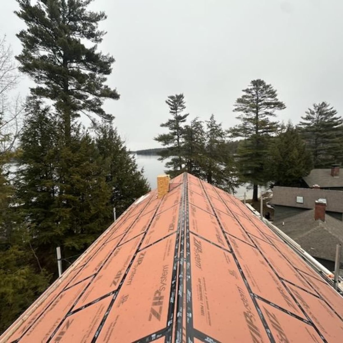 Premierroofnh's tweet photo. Starting the roof today in Meredith NH standing seam and metal shingles. #roofer #drexelmetals #snowguards #NewHampshire #WinterRoofing #GAFMasterElite Premier Roofing LLC 603-202-0309 https://t.co/brmw4MyLYQ https://t.co/f8RbQI4rC1