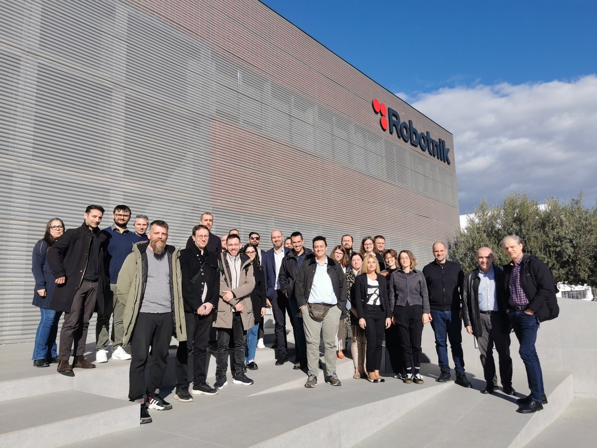 trace_horizon's tweet image. 📸 Team TRACE together in Valencia!

Productive days at our 4th plenary meeting hosted by @Robotnik_Auto. Progress, collaboration, and innovation driving the TRACE platform forward! 

#TRACEproject #Collaboration #Innovation #Logistics