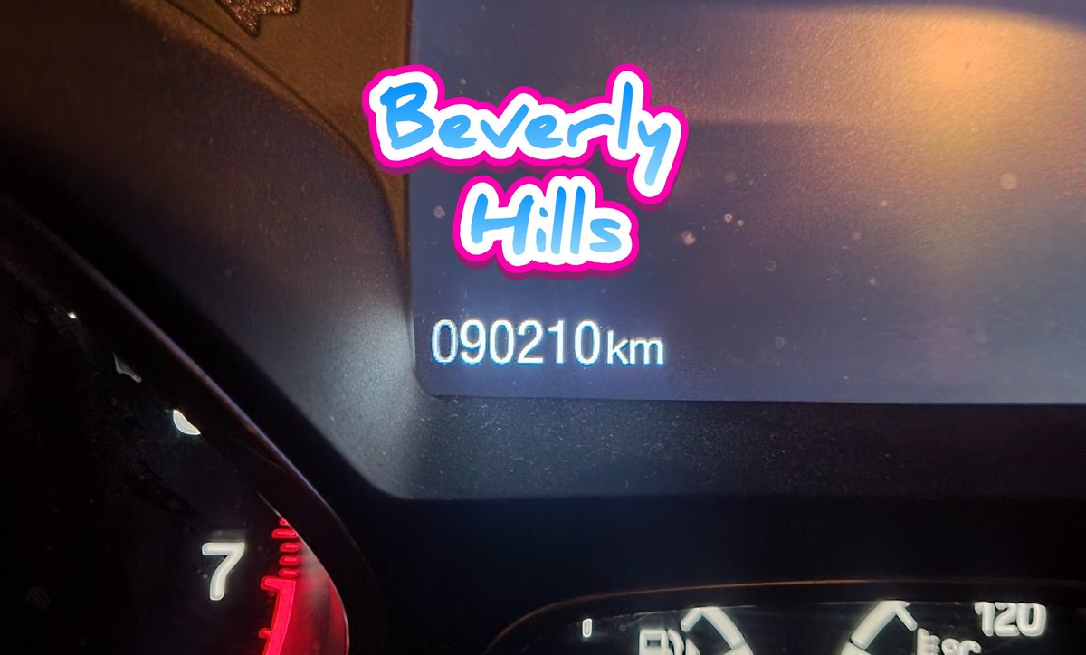 mitchgrande1's tweet photo. Wanneer ik tijdens het rijden in gedachten ineens 30 jaar terug in de tijd ga!ππ #90210 #beverlyhills #verveling #herinneringen https://t.co/jqTCHlms83