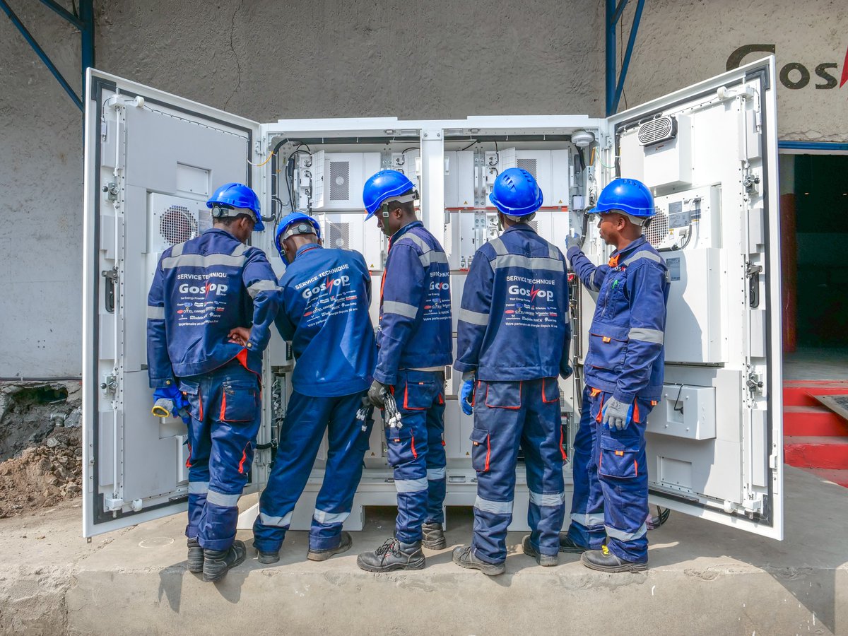 GoShopEnergy's tweet photo. #Retro
#GoShop Academy a organisé une formation pratique sur l'installation des kits ESS LUNA 2000-200kwh-2H1 Huawei du 12 au 14 décembre 2024 à Goma. Animée par l'expert @Jean-Paul KULIBALI, cette initiative reflète un investissement dans l'avenir des communautés et l'Energie. https://t.co/KNAIrGuLoX