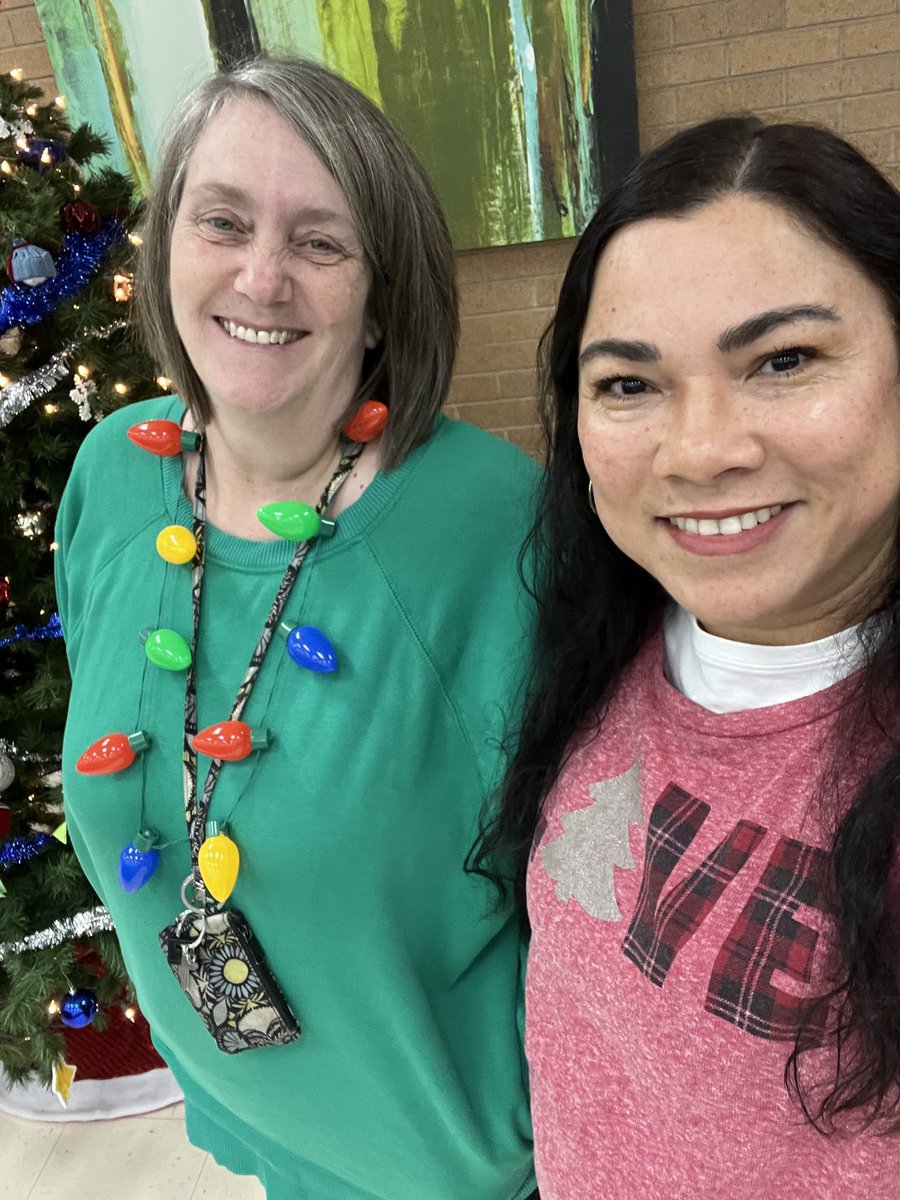 MsFlorCastillo's tweet photo. Cool sweater❄️🎄⁦@LCSJackets⁩ with Mrs. Nix this a.m. #thriveinthehive https://t.co/I7eipqWF5F