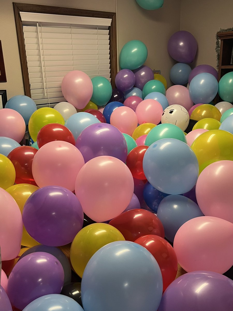 WohlerJoe's tweet photo. When your gone out of the country and this is what I came back to. https://t.co/fHLPyxAyZx