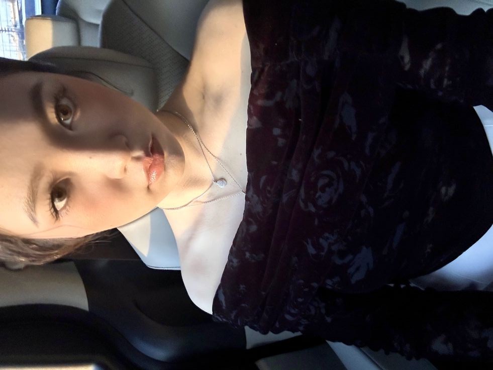 yeri taking car selfies is my favorite thing ☆•°