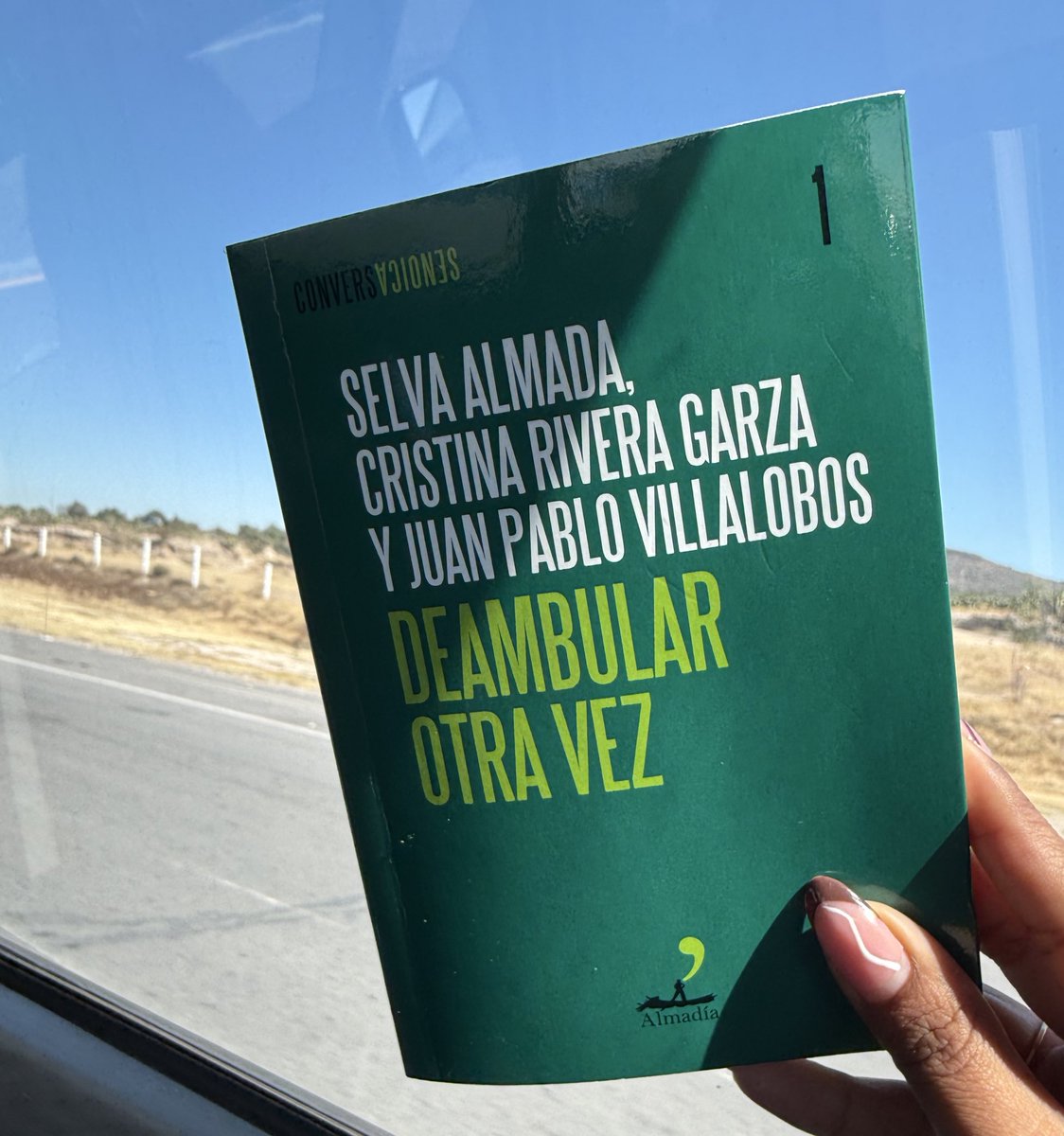 isamaragb's tweet photo. 📚#DeambularOtraVez es un libro conjunto en el que se reflexiona sobre el proceso de escribir y ¿de la naturaleza? ¿Los árboles? Léanlo. https://t.co/pOGP4ZrKcS