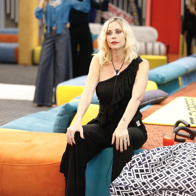 trashastrale's tweet photo. MADRE STA TORNANDO 🐍
#GrandeFratello https://t.co/PGSTBap5NF