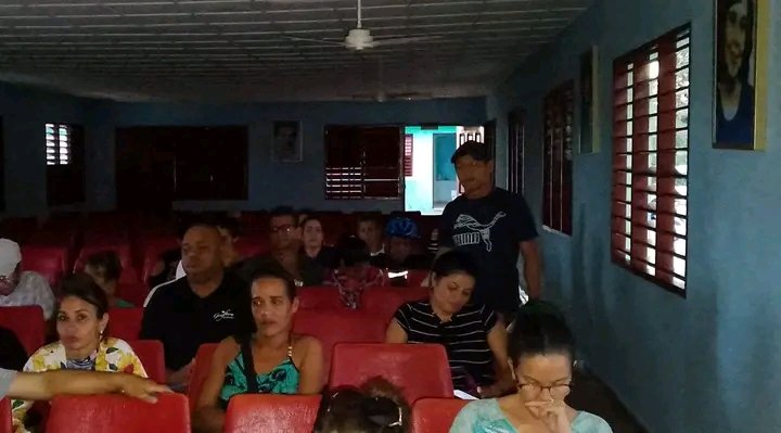 garces_maydelin's tweet photo. Análisis profundo de los planteamientos, la Zafra cafetalera y el delito en las reuniones de los Consejos Populares del municipio #Guiss. Somos #GenteQueSuma @YudelkisOrtizB @YanetsyTerry @YanielSalina @JorgeLeyva98118 https://t.co/UNtXPEzsRX