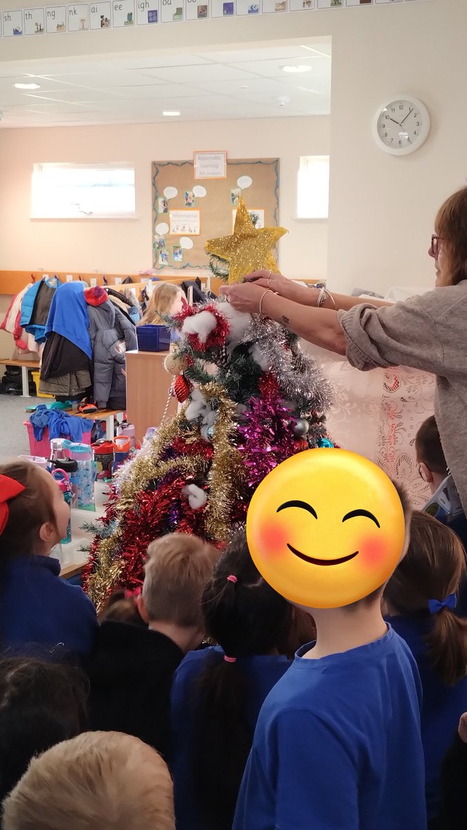 latimerprimary's tweet image. 🎶 It's beginning to look a lot like Christmas! What an exciting day - Christmas has officially arrived in #EYFS #EYFSUtW #LatimerRE