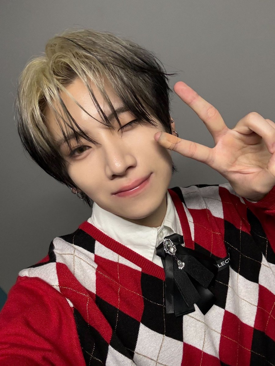 andTEAM_members's tweet photo. CDTV~ ❄️ ❄️ 

#andTEAM #YUMA https://t.co/c2ahrGb23i
