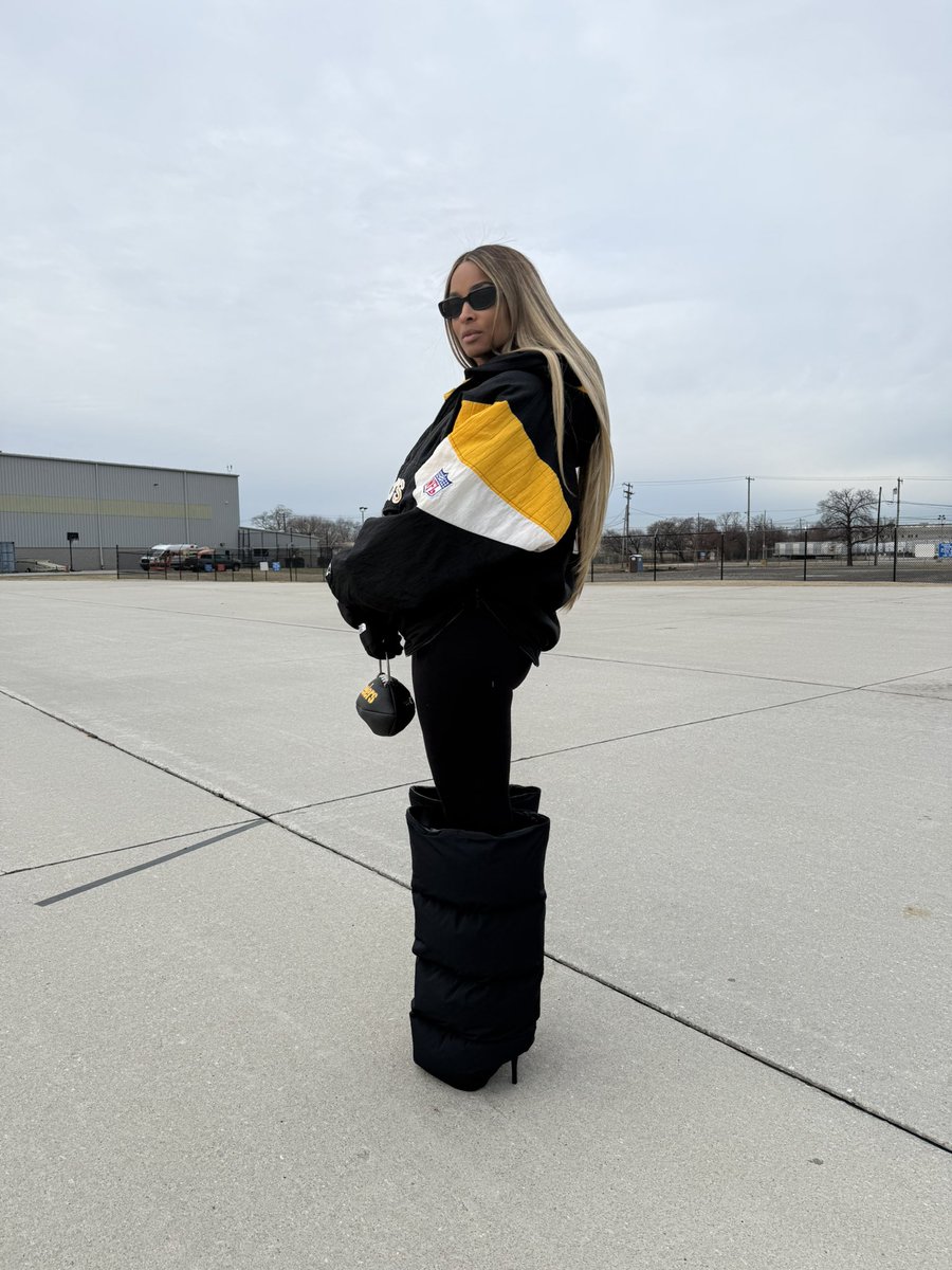 ciara's tweet photo. Grateful 🖤💛 https://t.co/1RFn5rXhPB