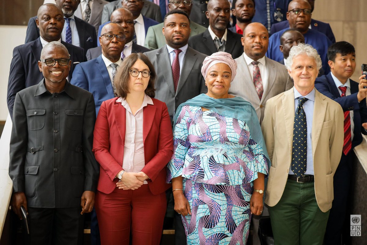 DamienMama's tweet image. La #RDC, avec 10 % des réserves mondiales d’eau douce et un rôle stratégique en Afrique, marque une avancée majeure vers l’#adhésion à la Convention sur l’eau. Lors de l’atelier national d’information sur ce processus, présidé par Mme @Evebazaiba, j’ai eu le plaisir de réaffirmer