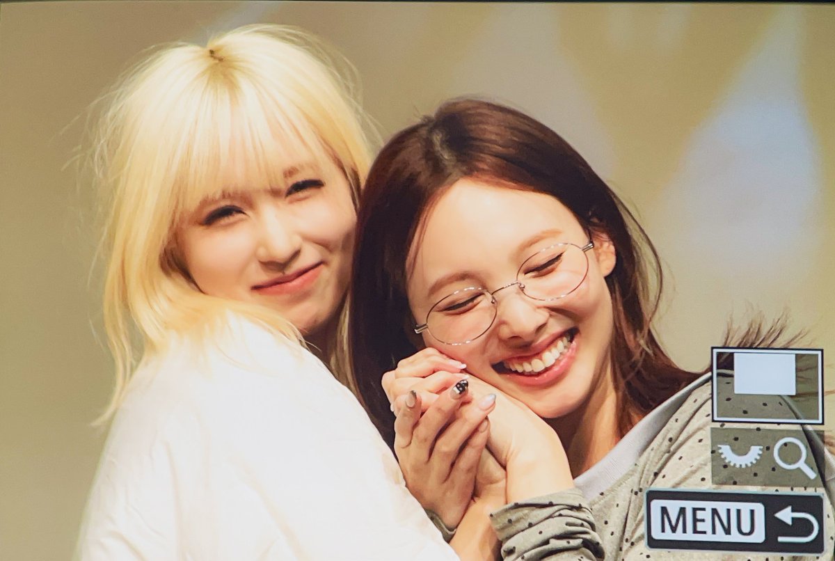 useryeowo's tweet photo. ANOTHER DAY = ANOTHER MINAYEON 😭😭😭💕💕💕

#미나연 #MINAYEON https://t.co/BEKzW7DuFA