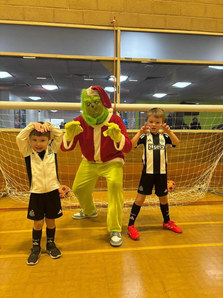 The Grinch made a surprise visit to Kixx Hull! 🎄😬

Thanks to our superstars, we can confirm the Grinch was unsuccessful in the attempt to steal presents and ruin Christmas 😉⚽️

#TeamOrange #Christmas2024