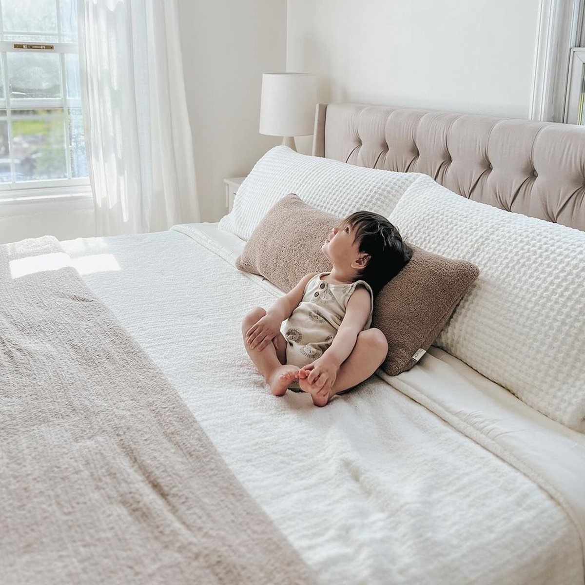 Monday mornings hit different when the bed’s this cozy. ☁️

📸 @itskarenjkoch 🥰