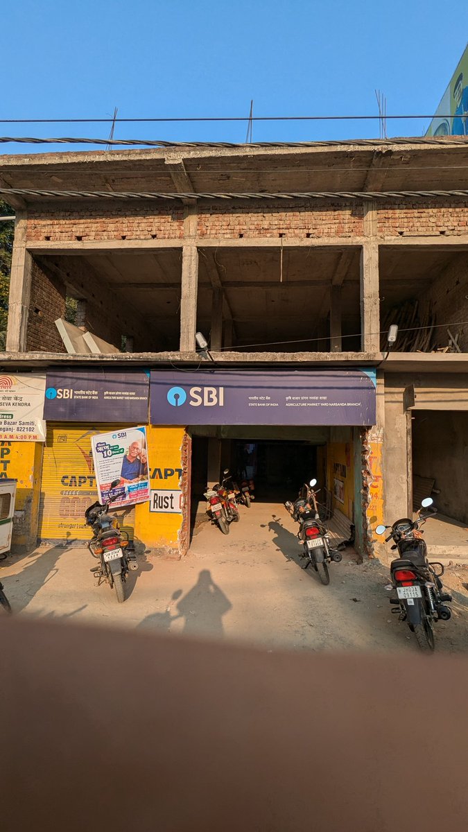 Lunch k baad Aana ❌ Building complete hone k baad Aana ✅

<a href="/TheOfficialSBI/">State Bank of India</a> #SBI #bank #daltonganj 
#jharkhand
