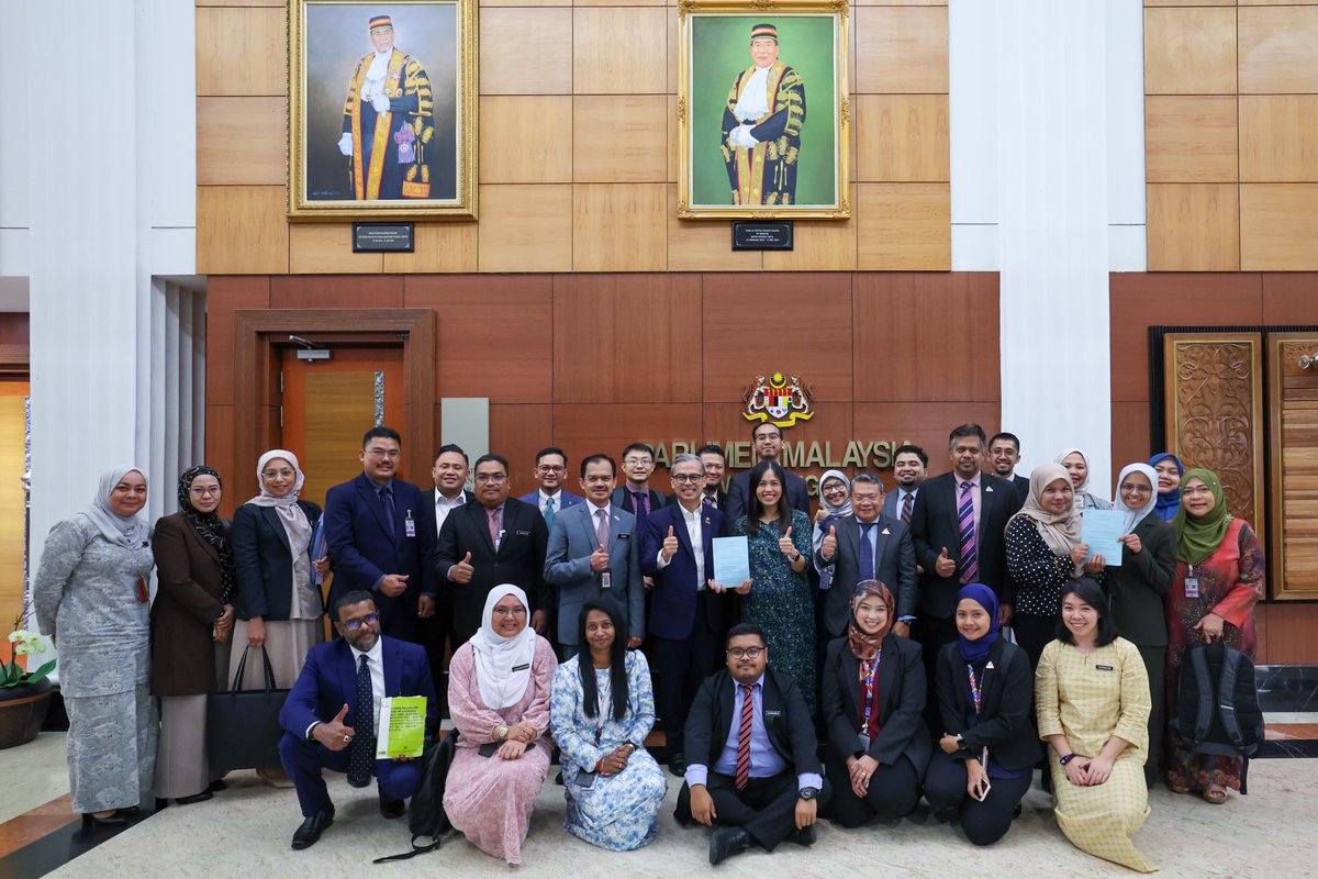 fahmi_fadzil's tweet photo. Alhamdulillah, Rang Undang-undang (RUU) Akta Komunikasi dan Multimedia Malaysia (Pindaan) 2024 diluluskan oleh Dewan Negara hari ini.

Kerajaan MADANI akan terus memastikan ekosistem rangkaian internet lebih selamat untuk semua pengguna, terutamanya kanak-kanak dan keluarga. https://t.co/XfMvSneEcv